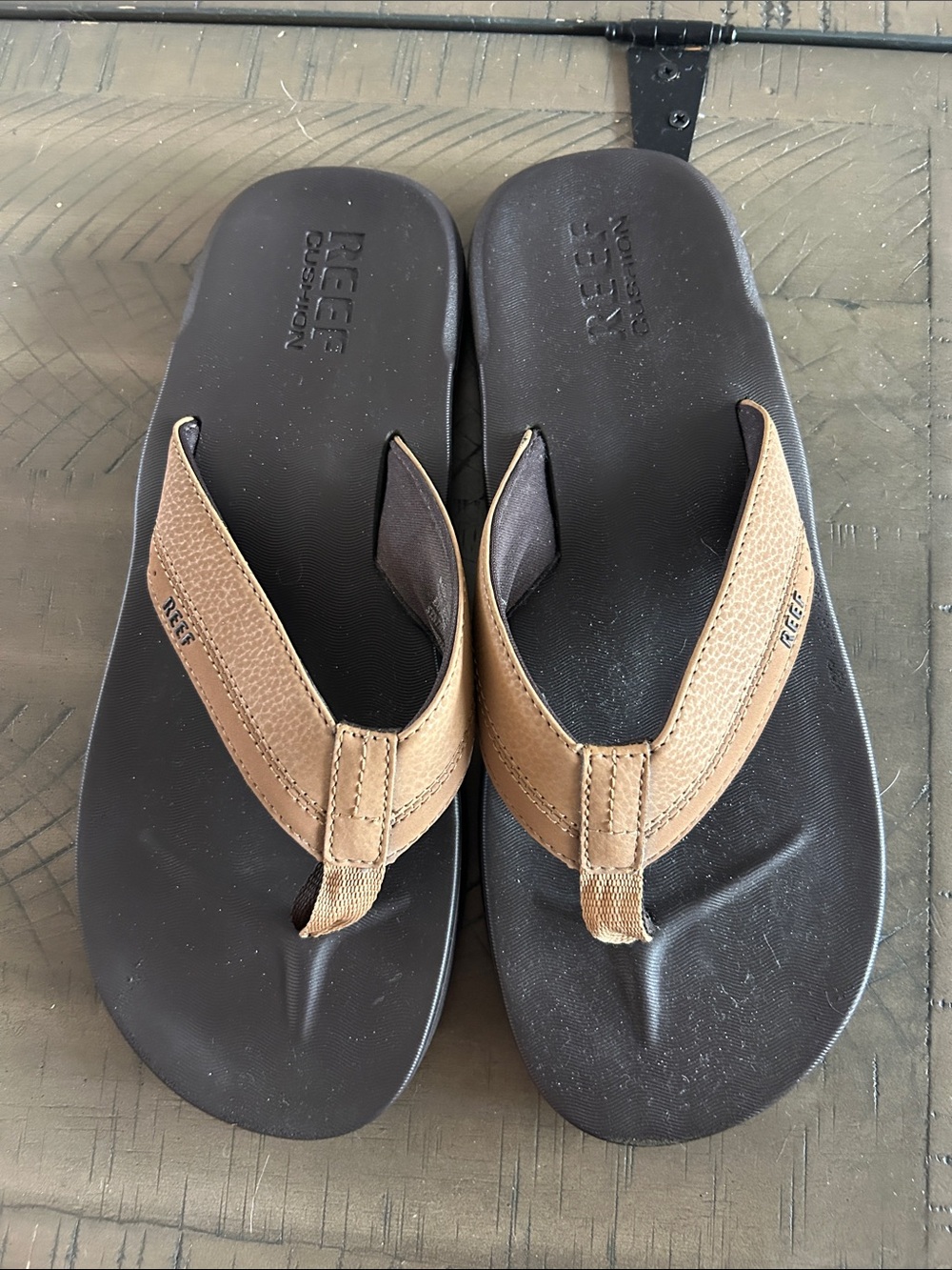 Reef Men's Two-Tone Brown and Black Leather Flip-Flops